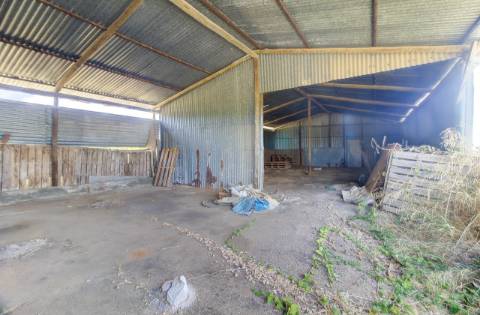 Quinta com moradia e armazéns e terreno de 5.450m2