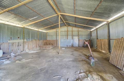 Quinta com moradia e armazéns e terreno de 5.450m2