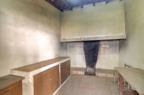 Quinta com moradia e armazéns e terreno de 5.450m2