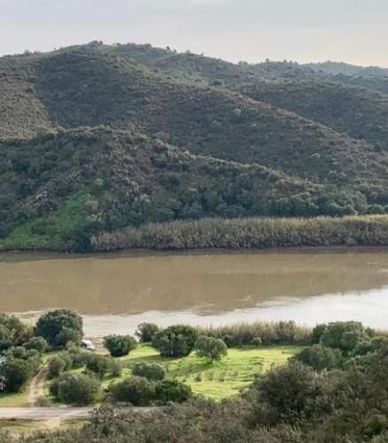TERRENO COM 5.760 M² - COM FURO - ACESSO DIRETO À ÁGUA - JUNTO AO RIO GUADIANA - ALCOUTIM - ALGARVE