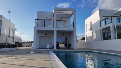 Moradia T3 Nova com Piscina - Costa Esuri - Ayamonte