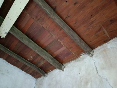 DUAS MORADIAS ISOLADAS - NUM TERRENO DE 1.823 M² - UMA PRONTA A HABITAR - OUTRA PARA REABILITAR OU DEMOLIR - NA ALDEIA DE ALCARIAS GRANDES - AZINHAL - CASTRO MARIM - ALGARVE