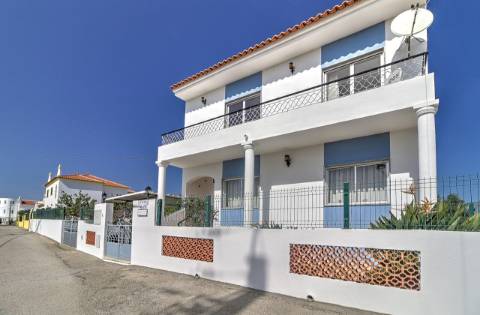 Moradia Independente T3 com 220 m² | Lote de 400 m² | Excelente Exposição Solar | Próxima das Praias e de Espanha