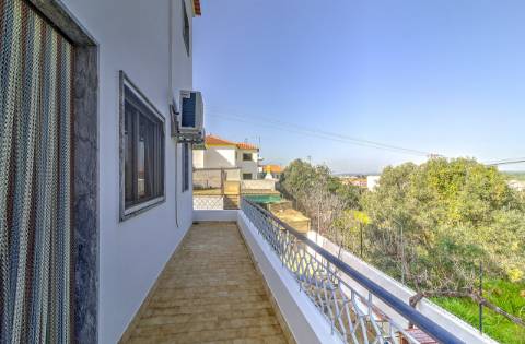 Moradia Independente T3 com 220 m² | Lote de 400 m² | Excelente Exposição Solar | Próxima das Praias e de Espanha