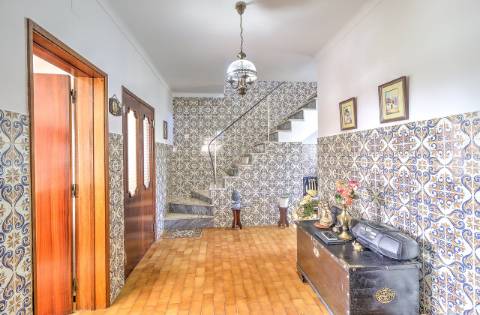 Moradia Independente T3 com 220 m² | Lote de 400 m² | Excelente Exposição Solar | Próxima das Praias e de Espanha