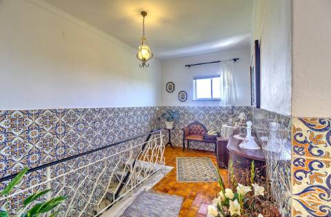 Moradia Independente T3 com 220 m² | Lote de 400 m² | Excelente Exposição Solar | Próxima das Praias e de Espanha