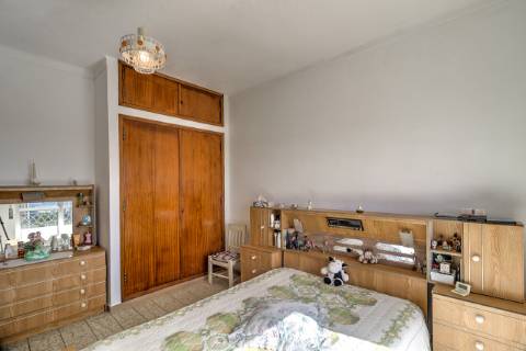 Moradia Independente T3 com 220 m² | Lote de 400 m² | Excelente Exposição Solar | Próxima das Praias e de Espanha