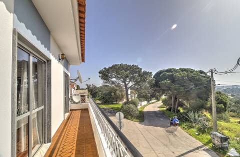 Moradia Independente T3 com 220 m² | Lote de 400 m² | Excelente Exposição Solar | Próxima das Praias e de Espanha