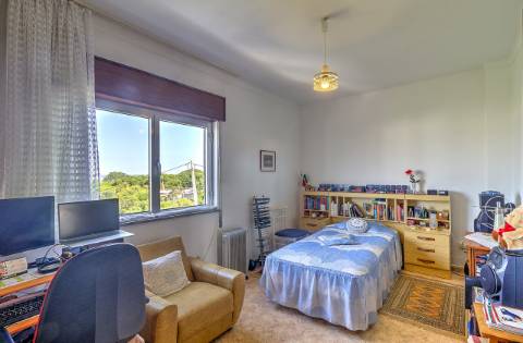 Moradia Independente T3 com 220 m² | Lote de 400 m² | Excelente Exposição Solar | Próxima das Praias e de Espanha