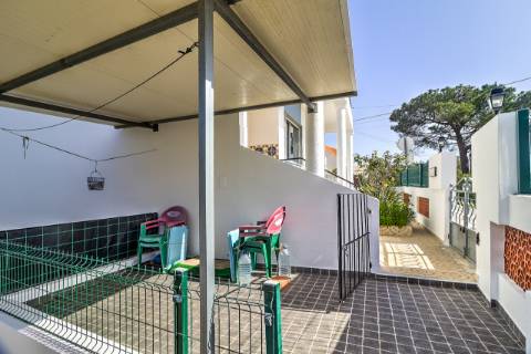 Moradia Independente T3 com 220 m² | Lote de 400 m² | Excelente Exposição Solar | Próxima das Praias e de Espanha