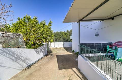 Moradia Independente T3 com 220 m² | Lote de 400 m² | Excelente Exposição Solar | Próxima das Praias e de Espanha