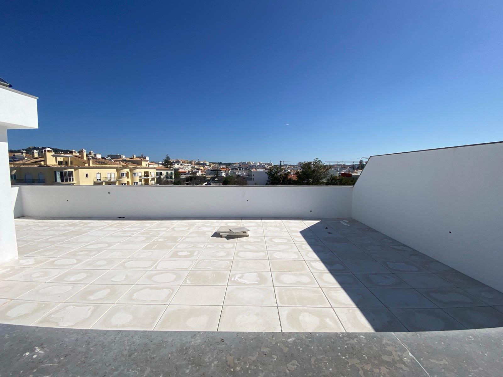 Apartamento T3 com terraço privativo em Loulé