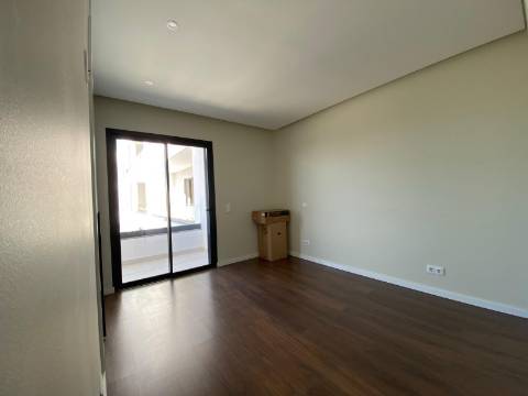 Apartamento T3 com terraço privativo em Loulé