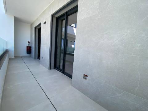 Apartamento T3 com terraço privativo em Loulé