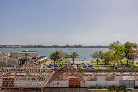 Penthouse T2 Exclusiva com Amplas Varandas e Vista Rio - Vila Real de Santo António