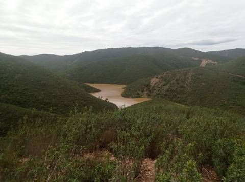 Propriedade Exclusiva na Barragem do Funcho - Terreno Único com Ancoradouro Privativo