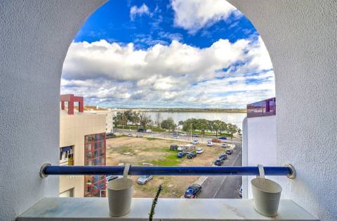 Duplex Premium com Garagem Privativa e Vista Deslumbrante sobre o Rio Guadiana