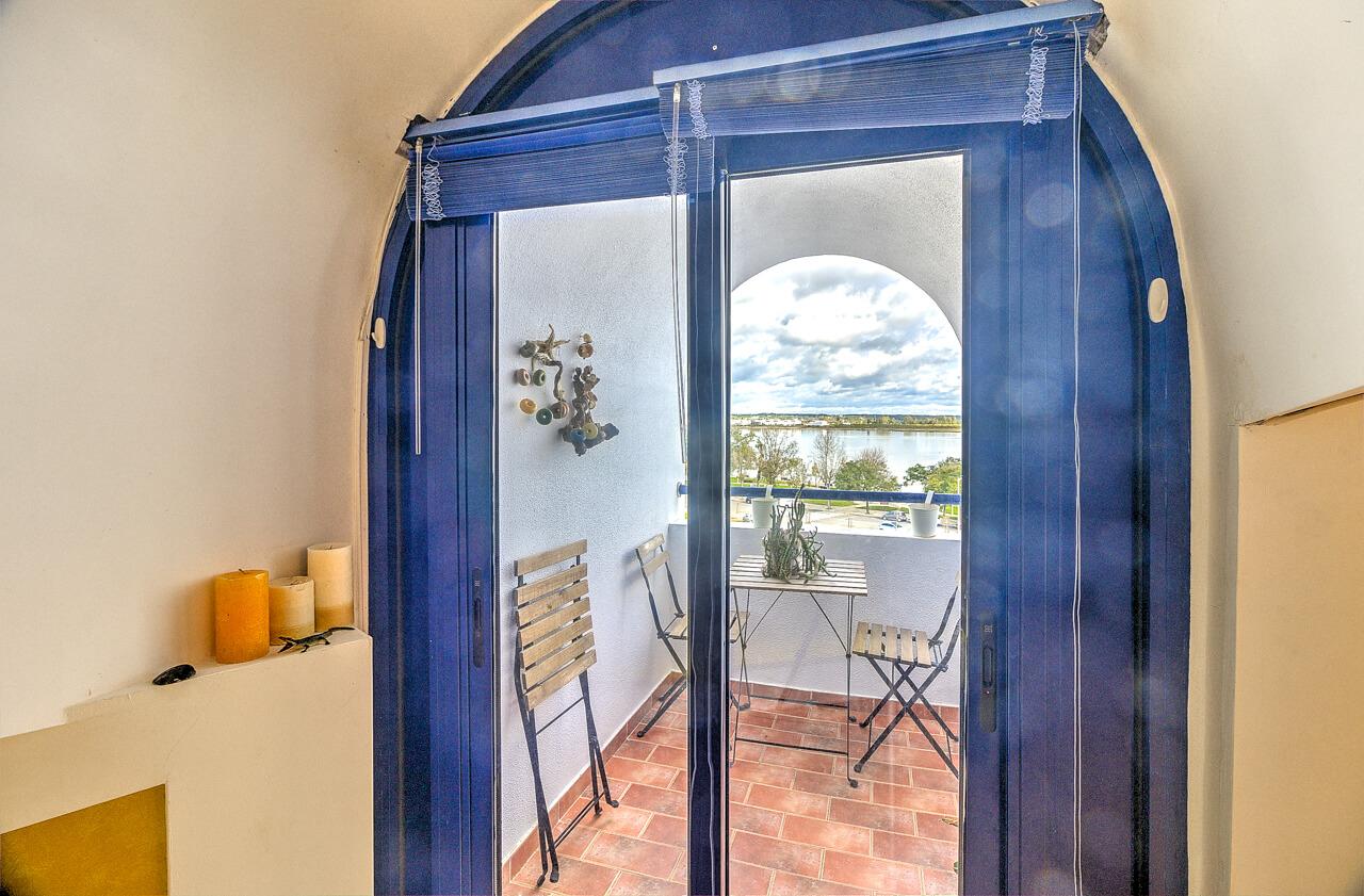 Duplex Premium com Garagem Privativa e Vista Deslumbrante sobre o Rio Guadiana