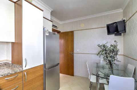 Duplex Premium com Garagem Privativa e Vista Deslumbrante sobre o Rio Guadiana