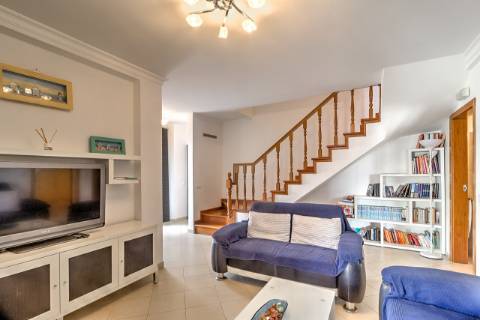 Duplex Premium com Garagem Privativa e Vista Deslumbrante sobre o Rio Guadiana