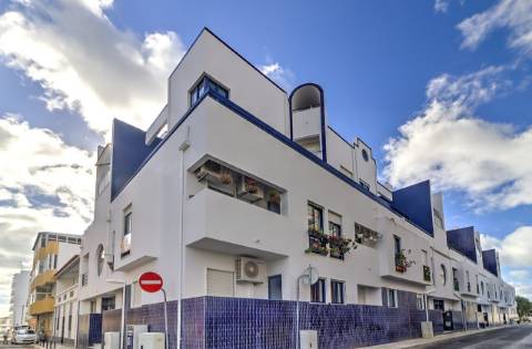 Duplex Premium com Garagem Privativa e Vista Deslumbrante sobre o Rio Guadiana