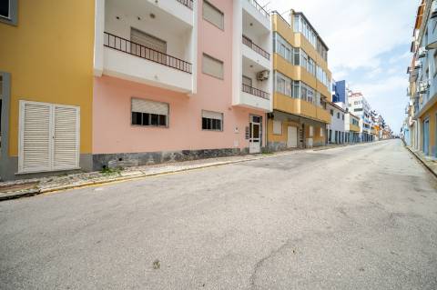 Apartamento T3 Transformado em T2 e T1 - VRSA