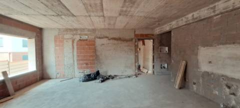 Apartamento T2 r/c elevado com linhas direitas em Tavira