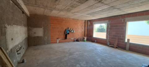 Apartamento T2 r/c elevado com linhas direitas em Tavira
