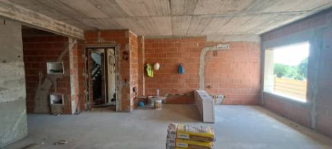 Apartamento T2, r/c elevado com linhas direitas em Tavira