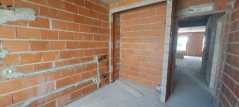 Apartamento T2, r/c elevado com linhas direitas em Tavira