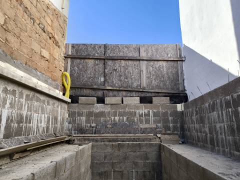 TERRENO URBANO COM 118 M² COM PROJECTO APROVADO PARA CONSTRUÇÃO DE MORADIA T2 NO CENTRO DA JUNQUEIRA - CASTRO MARIM - ALGARVE