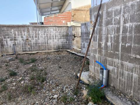 TERRENO URBANO COM 118 M² COM PROJECTO APROVADO PARA CONSTRUÇÃO DE MORADIA T2 NO CENTRO DA JUNQUEIRA - CASTRO MARIM - ALGARVE