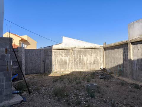 TERRENO URBANO COM 118 M² COM PROJECTO APROVADO PARA CONSTRUÇÃO DE MORADIA T2 NO CENTRO DA JUNQUEIRA - CASTRO MARIM - ALGARVE