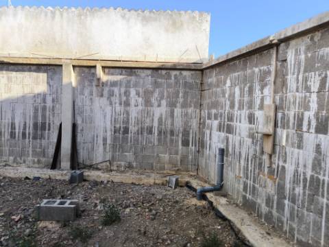 TERRENO URBANO COM 118 M² COM PROJECTO APROVADO PARA CONSTRUÇÃO DE MORADIA T2 NO CENTRO DA JUNQUEIRA - CASTRO MARIM - ALGARVE