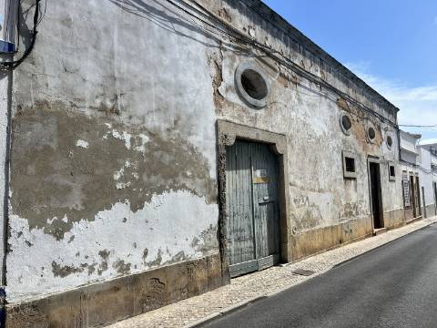 Centro de Olhão | Projeto para Até 1.600 m² de Construção | Até 5 Pisos | Oportunidade para Promotores
