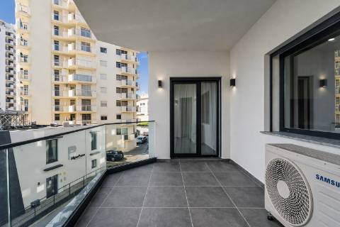 T2+1 com terraço 26,30m2 a 300 metros da Praia.