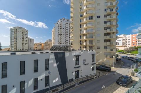 T2 com terraço 22,50m2 a 300 metros da costa.