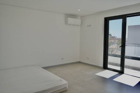 Moradia de Luxo Isolada em Condomínio T3+2 - Manta Rota