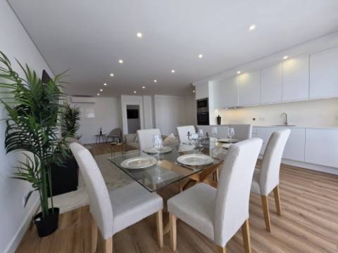 Apartamento T2 novo com garagem box no centro de Olhão.