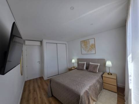 Apartamento T2 novo com garagem box no centro de Olhão.