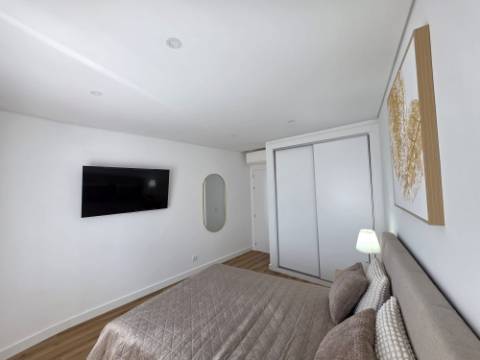 Apartamento T2 novo com garagem box no centro de Olhão.