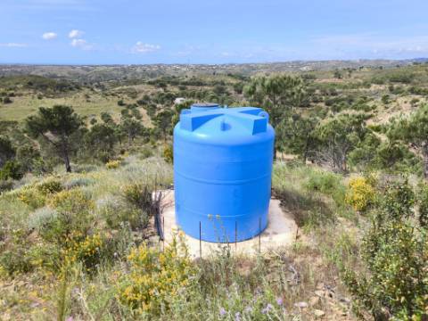 TERRENO COM 56.950 M2 - COM FURO - DEPOSITO DE ÁGUA - VISTA MAR - EM V. N. CACELA - VRSA - ALGARVE
