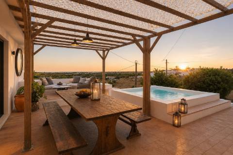 Magnífica Moradia de Charme com Vista Panorâmica Deslumbrante e Piscina Privativa