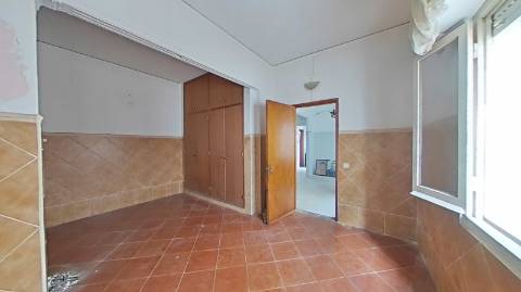 Moradia T2 com Terraço e Duas Entradas Independentes | Baixa de Olhão