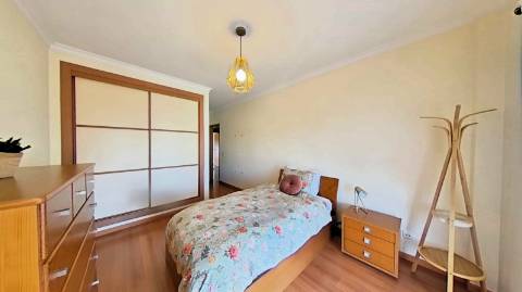Apartamento T4 com elevador e dois lugares de garagem centro de Olhão!
