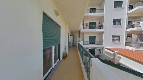 Apartamento T4 com elevador e dois lugares de garagem centro de Olhão!