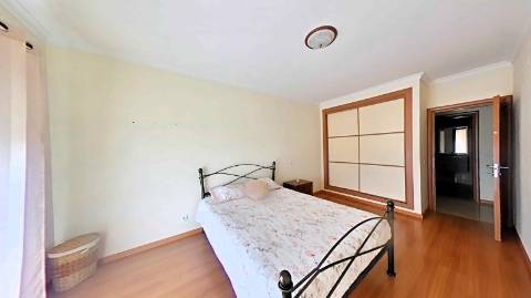 Apartamento T4 com elevador e dois lugares de garagem centro de Olhão!