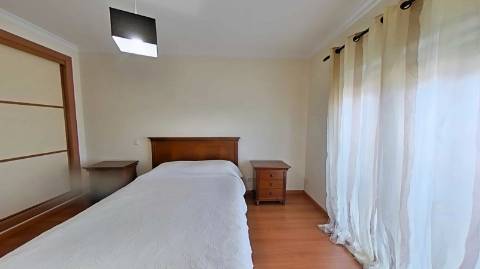 Apartamento T4 com elevador e dois lugares de garagem centro de Olhão!
