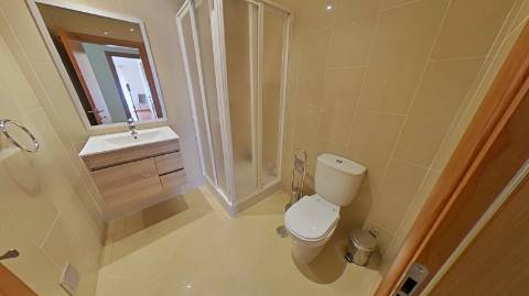 Apartamento T4 com elevador e dois lugares de garagem centro de Olhão!