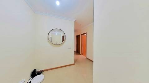 Apartamento T4 com elevador e dois lugares de garagem centro de Olhão!